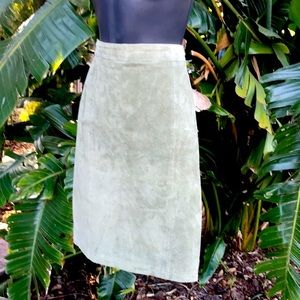 Global identity Leather/Suede knee-length Skirt